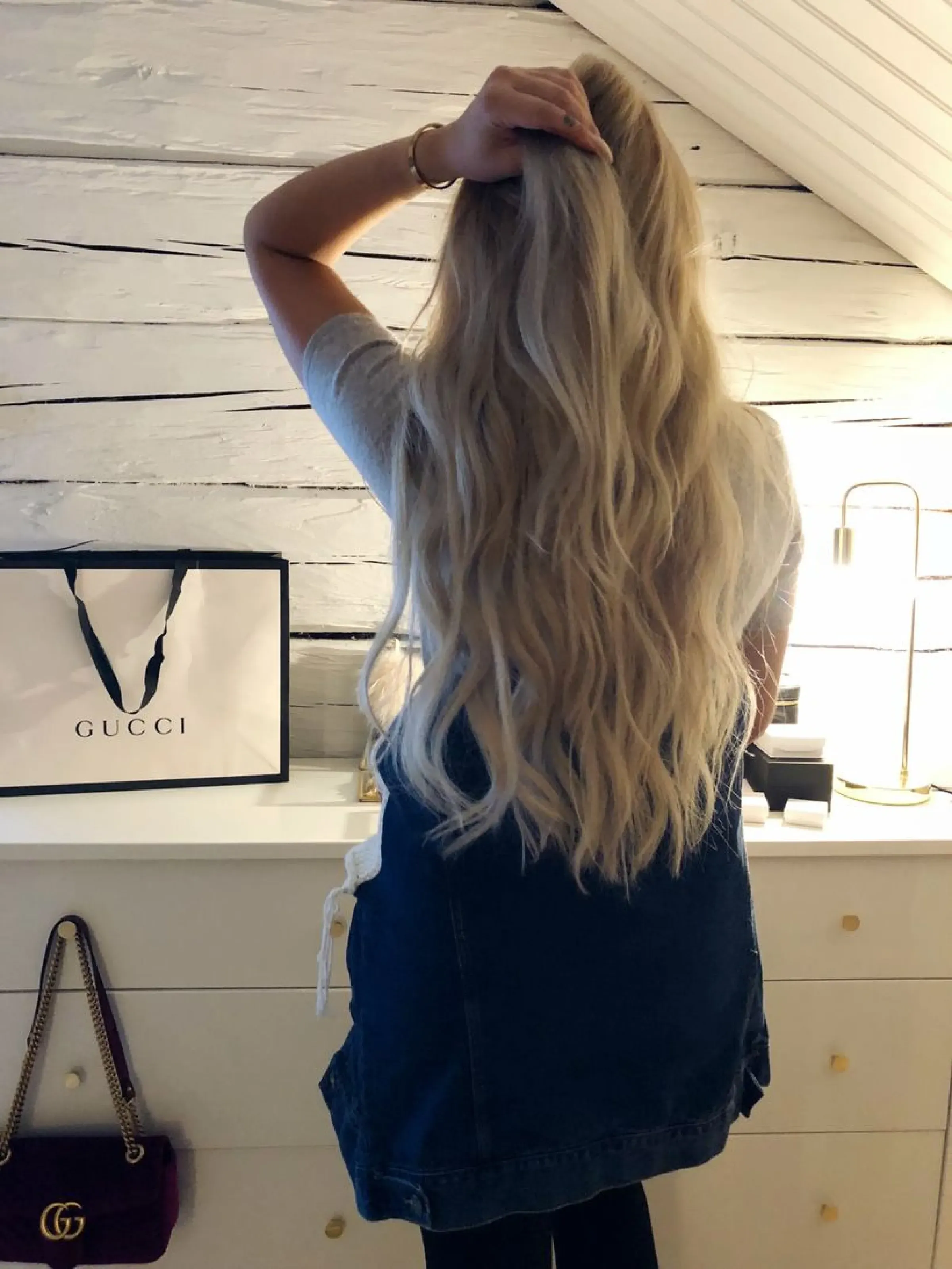 Engla från Englas Showroom som fixat sommarfrisyren hos FRANS