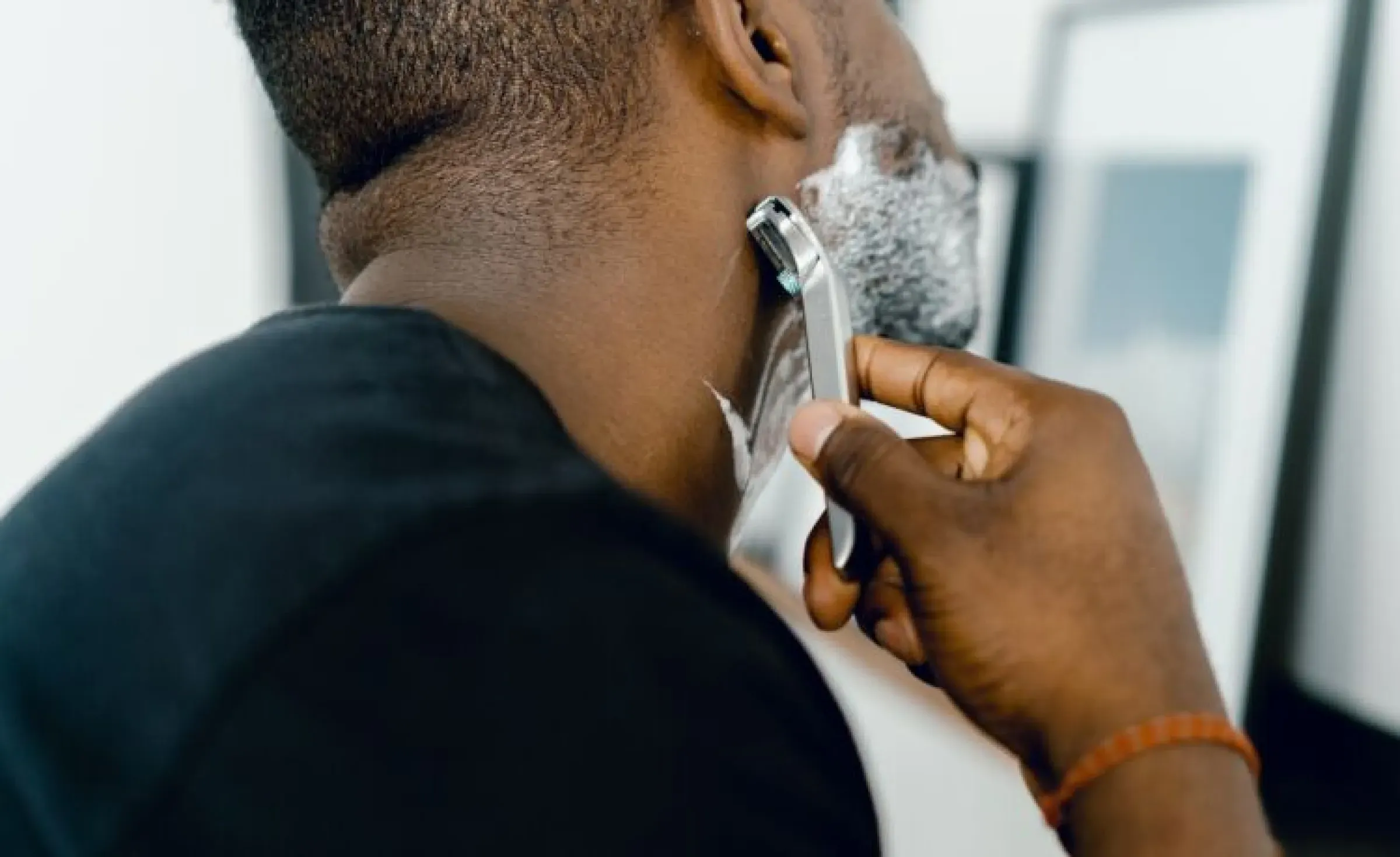 Rakning med kniv hos barberare